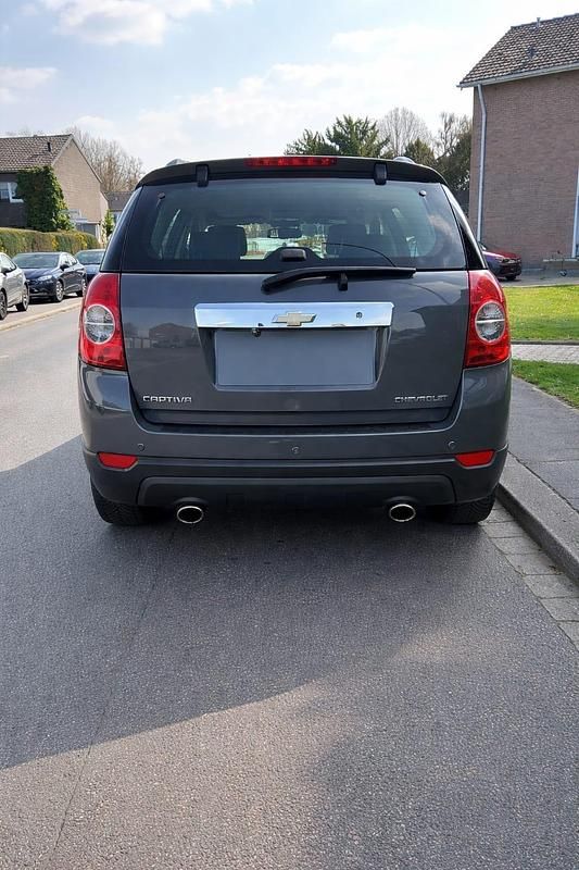 Gebraucht Chevrolet Captiva 167 PS (122 kW) 2012 Grau SUV