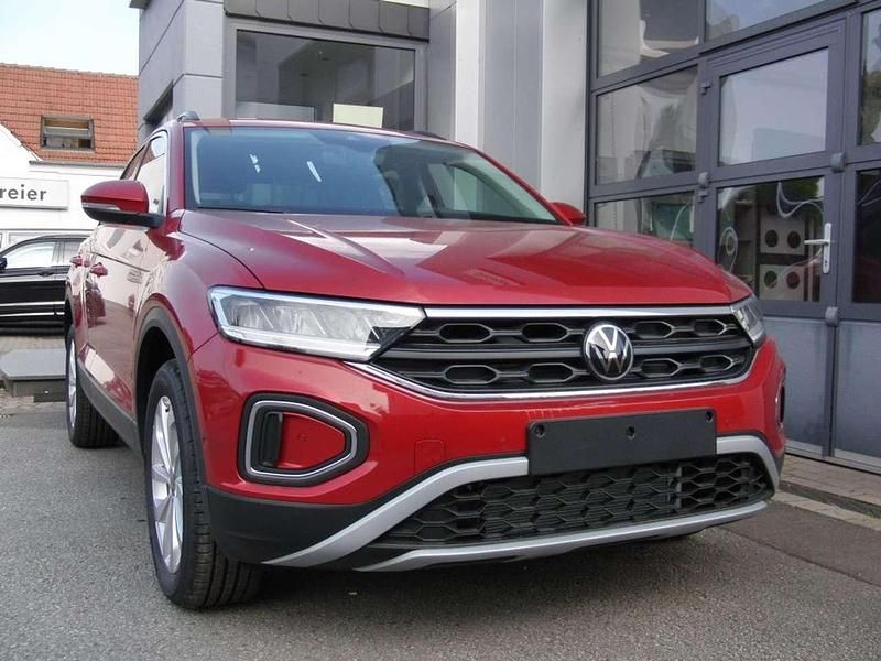 Gebraucht VW T-Roc Life 150 PS (110 kW) 2025 Kings red metallic SUV