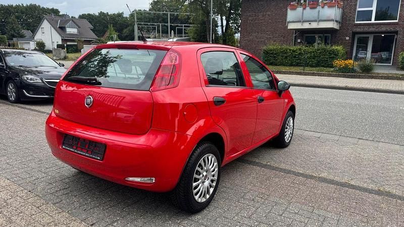 Gebraucht Fiat Punto Basis 77 PS (56 kW) 2018 Rot Kleinwagen