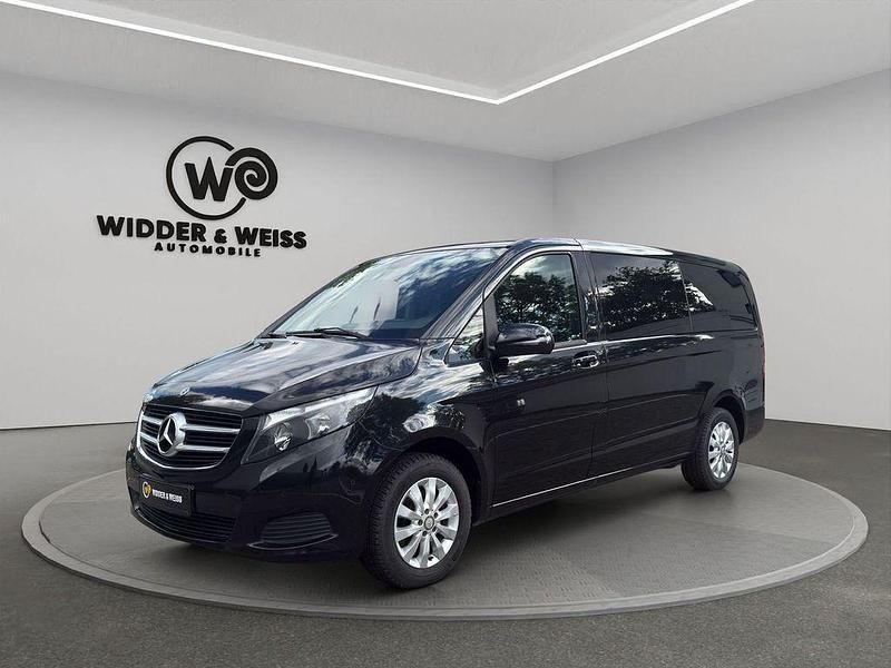 Obsidianschwarz Gebraucht 2017 Mercedes V220 Van / Kleinbus | 27.990 € (Fairer Preis) - Bild 1/4