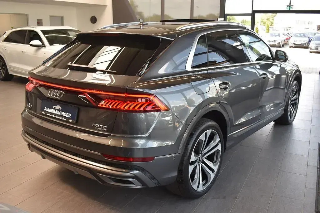 Gebraucht Audi Q8 S-Line 286 PS (210 kW) 2023 Grau SUV
