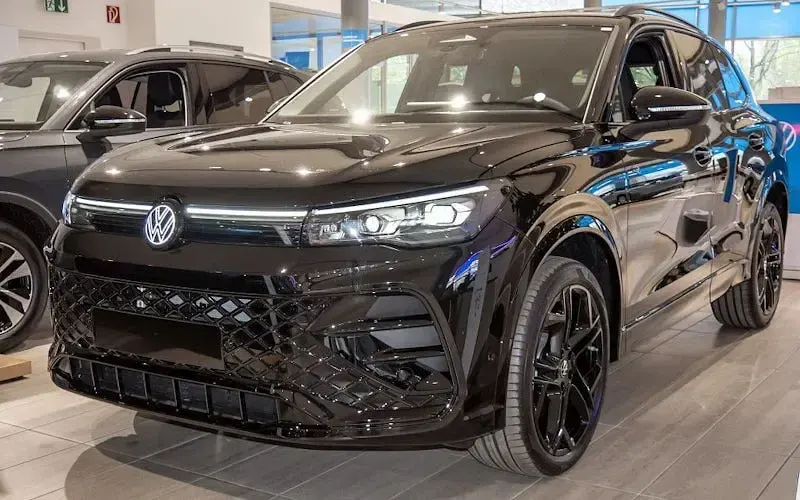 Neu VW Tiguan R-line 204 PS (150 kW) 2026 Schwarz SUV