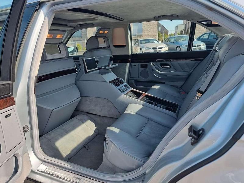 Gebraucht BMW 750 326 PS (239 kW) 1998 Titansilber Limousine
