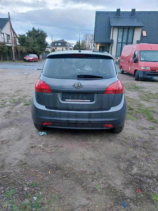 Gebraucht Kia Venga 90 PS (66 kW) 2011 Grau Kleinwagen