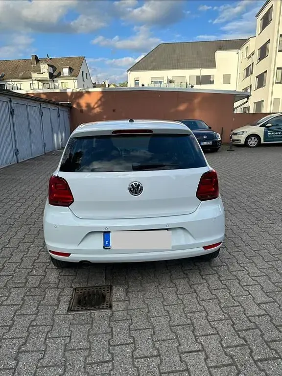 Gebraucht VW Polo LOUNGE 90 PS (66 kW) 2015 Weiß Limousine