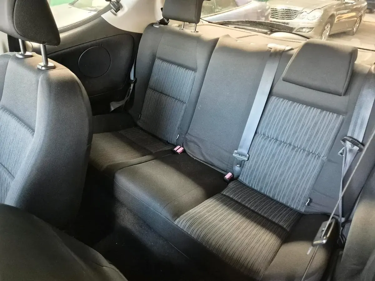 Gebraucht Peugeot 207 73 PS (53 kW) 2009 Silber Kleinwagen