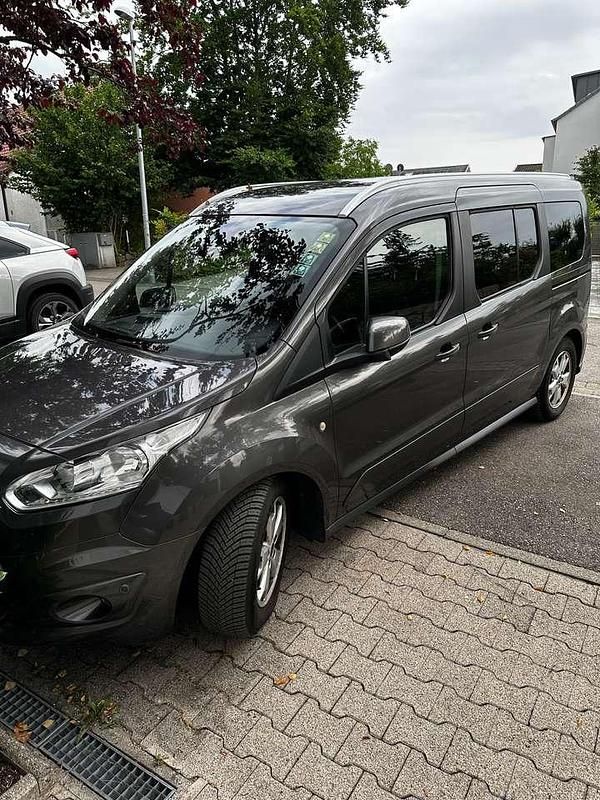 Grau Gebraucht 2018 Ford Grand Tourneo Connect Titanium Van / Kleinbus | 18.300 € (Fairer Preis) - Bild 1/4