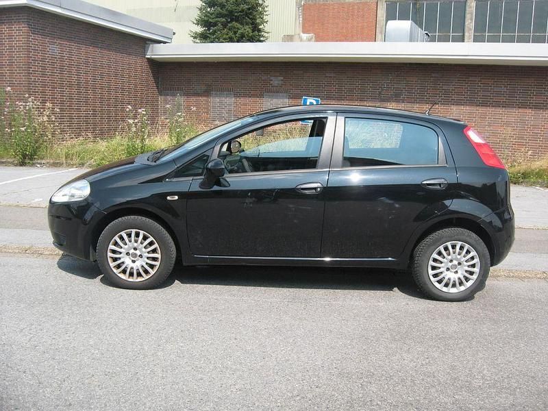 Gebraucht Fiat Punto Dynamic 77 PS (56 kW) 2009 Schwarz Kleinwagen