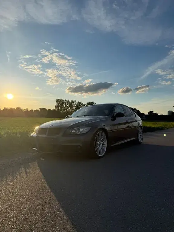 Gebraucht BMW 325 M Sport 197 PS (144 kW) 2007 Grau Limousine