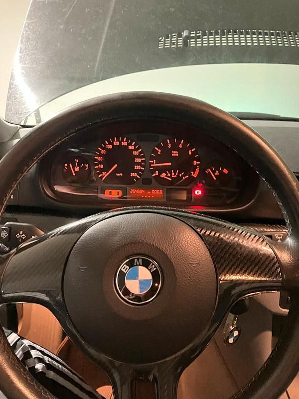 Gebraucht BMW 318 Compact 143 PS (105 kW) 2003 Schwarz Kleinwagen