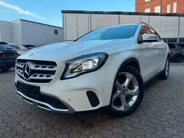 Gebraucht Mercedes GLA200 Urban 156 PS (114 kW) 2018 Weiß SUV