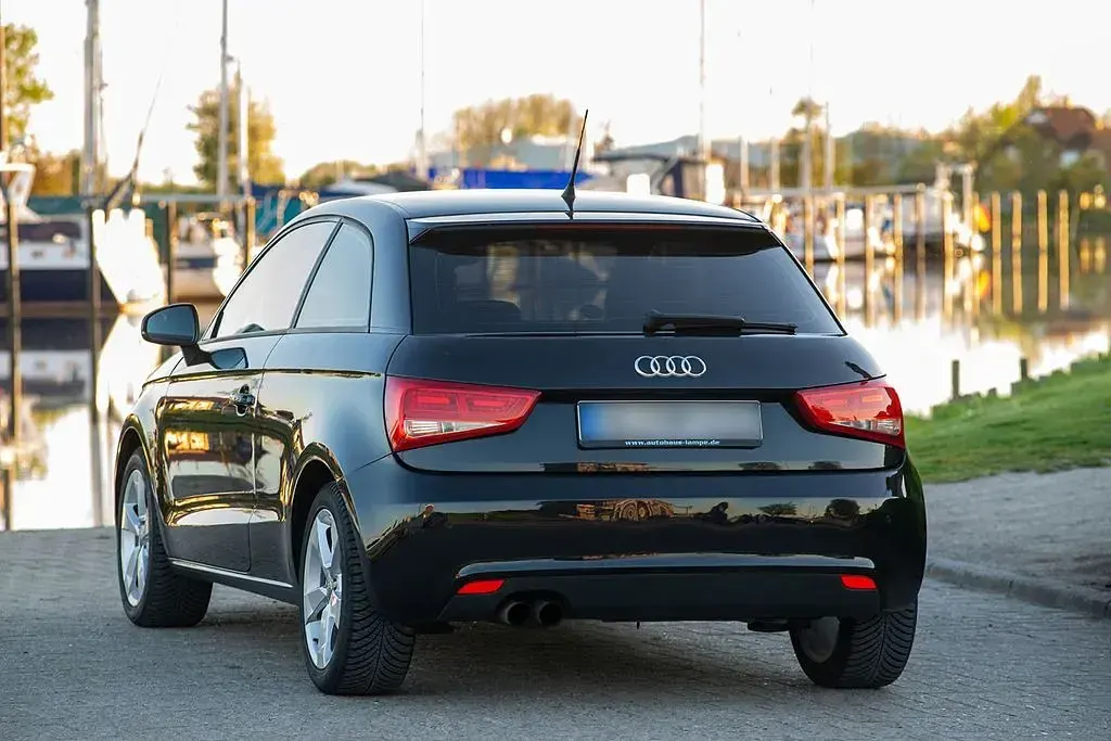 Gebraucht Audi A1 Attraction 122 PS (89 kW) 2011 Schwarz Kleinwagen