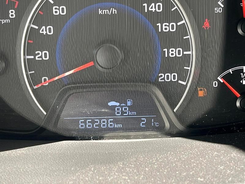Gebraucht Hyundai i10 87 PS (63 kW) 2017 Weiß Kleinwagen