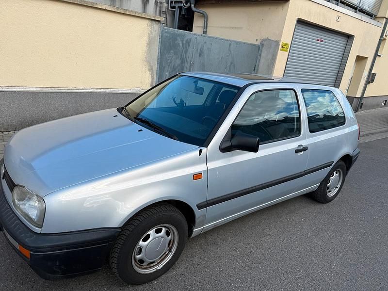 Second-hand VW Golf III 75 CP (55 kW) 1992 Argintiu Hatchback