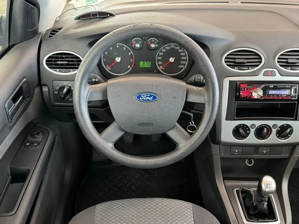 Gebraucht Ford Focus Trend 101 PS (74 kW) 2006 Grau Limousine