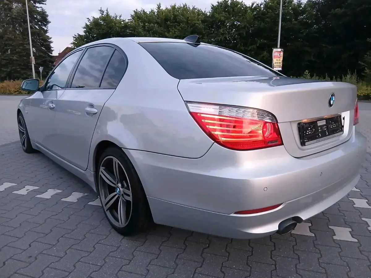 Gebraucht BMW 520 177 PS (130 kW) 2010 Silber Limousine