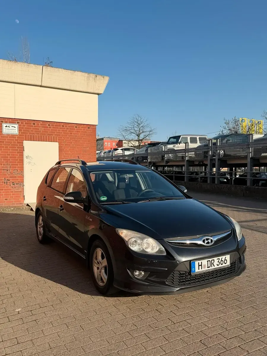 Gebraucht Hyundai i30 110 PS (80 kW) 2011 Schwarz Kombi