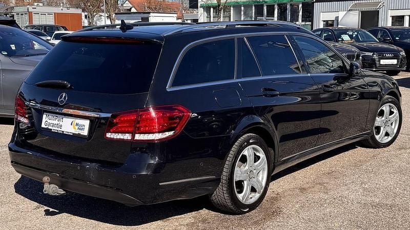 Gebraucht Mercedes E250 204 PS (150 kW) 2016 Schwarz Limousine