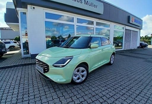 Neu Suzuki Swift Comfort 83 PS (61 kW) 2025 Gelb Kleinwagen