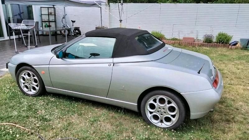 Gebraucht Alfa Romeo Spider 165 PS (121 kW) 2003 Silber Cabrio