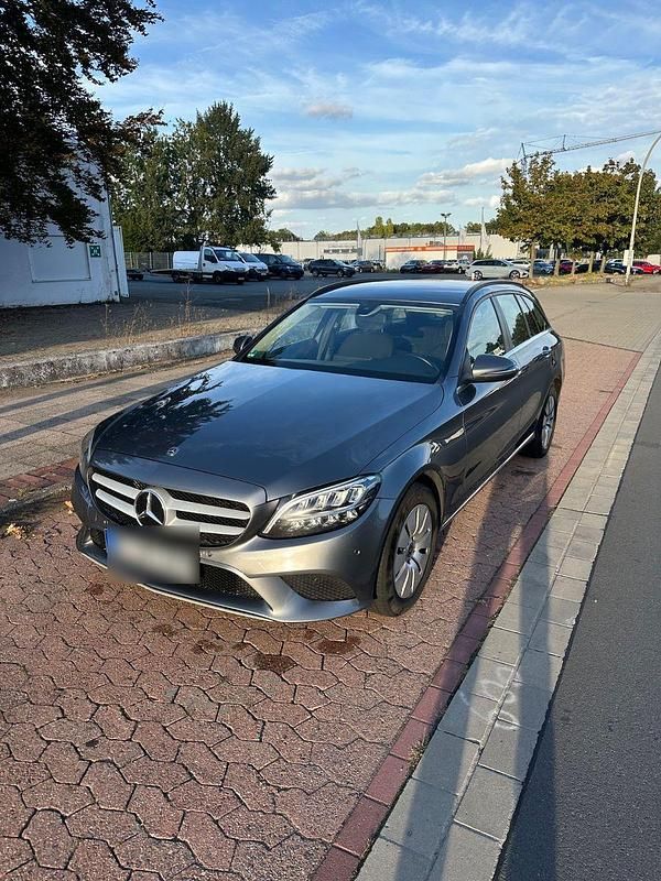 Grau Gebraucht 2019 Mercedes C200 Kombi | 15.300 € (Fairer Preis) - Bild 1/4