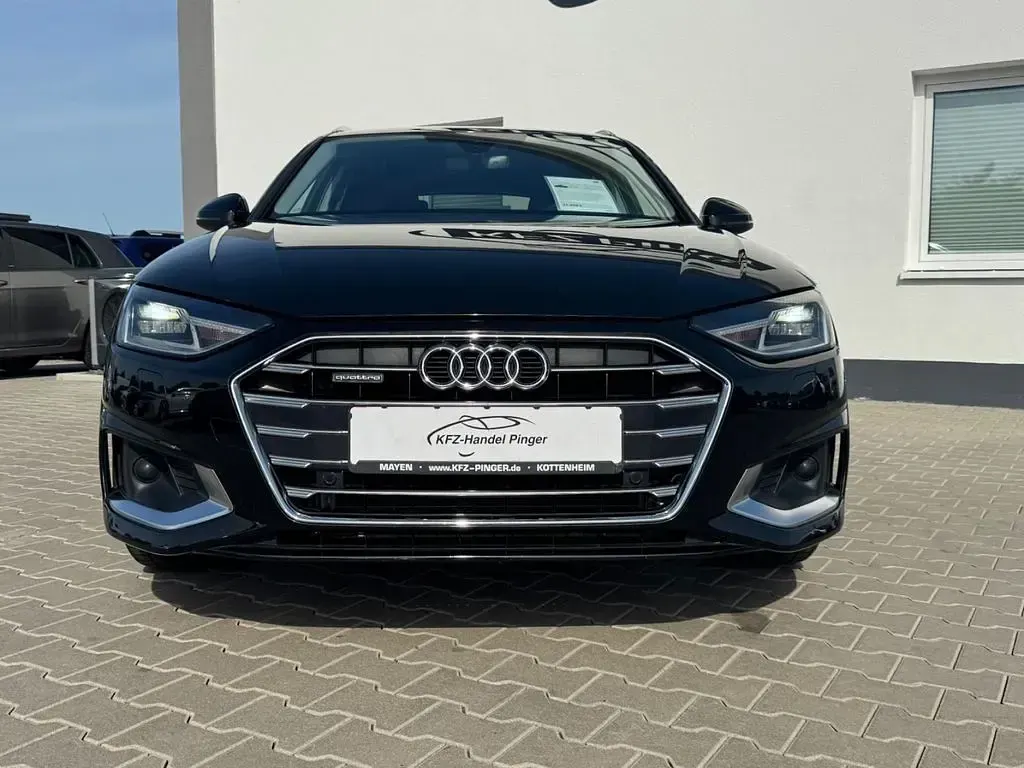 Gebraucht Audi A4 Advanced 204 PS (150 kW) 2022 Schwarz Kombi