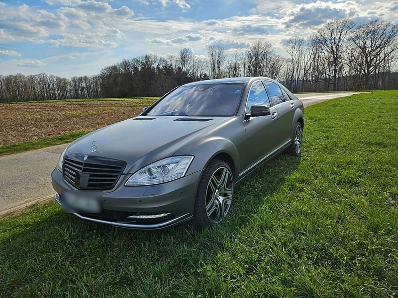 Grau Gebraucht 2011 Mercedes S500 Limousine | 17.500 € (Fairer Preis) - Bild 1/4