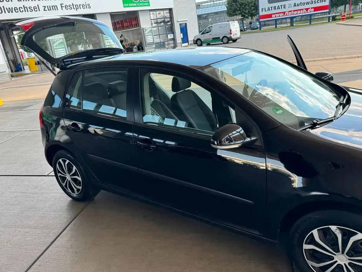Gebraucht VW Golf V 75 PS (55 kW) 2004 Schwarz Kleinwagen