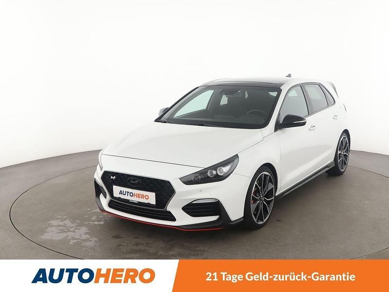 Weiß Gebraucht 2018 Hyundai i30 N Performance Limousine | 21.520 € (Fairer Preis) - Bild 1/3