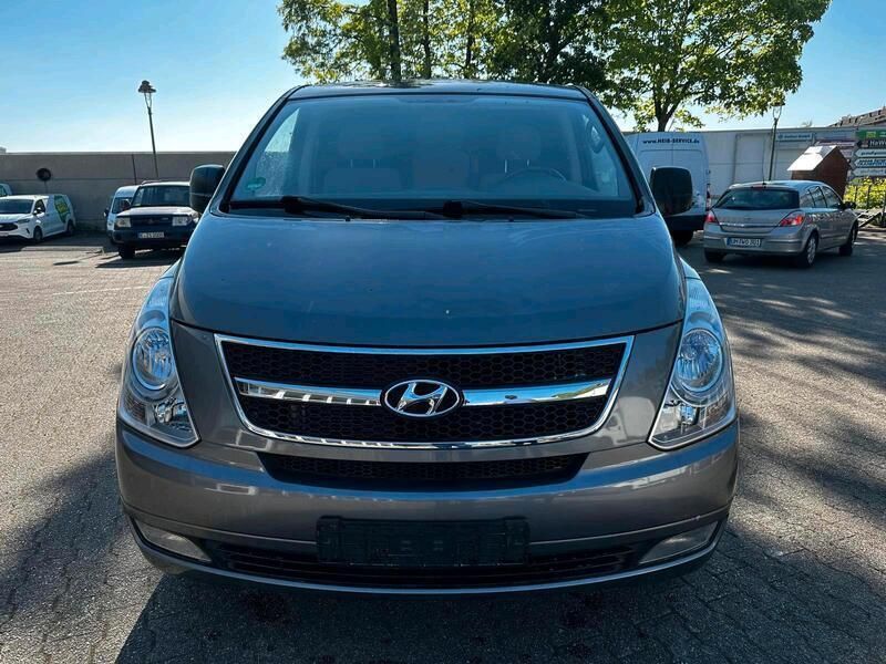 Grau Gebraucht 2009 Hyundai H-1 Van / Kleinbus | 14.999 € - Bild 1/4