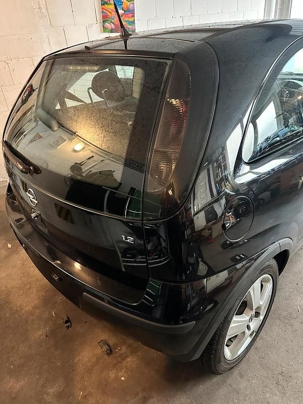 Usata Opel Corsa 80 CV (58 kW) 2004 Nero Utilitaria