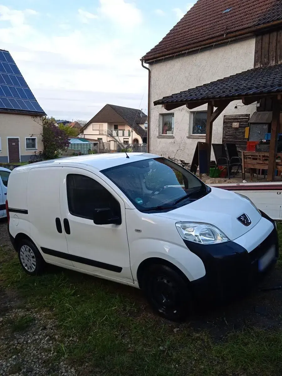 Gebraucht Peugeot Bipper 75 PS (55 kW) 2014 Weiß Van / Kleinbus