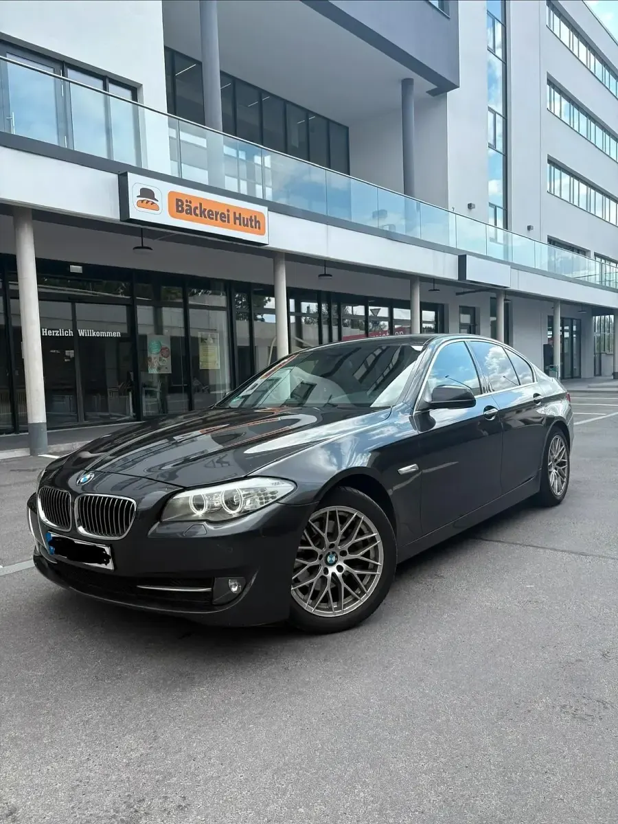 Gebraucht BMW 523 204 PS (150 kW) 2011 Schwarz Limousine