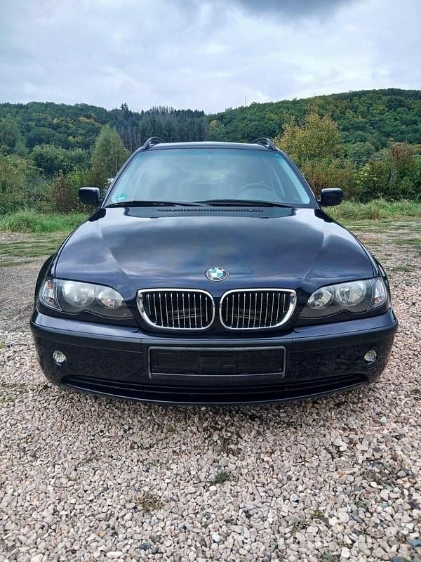 Blau Gebraucht 2005 BMW 318 Sport Line Kombi | 899 € (Superpreis) - Bild 1/4