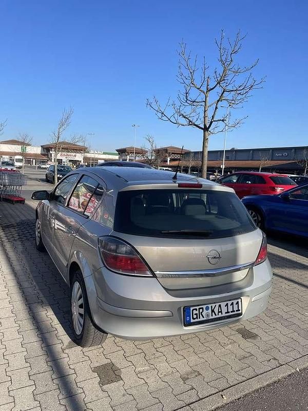 Gebraucht Opel Astra Catch Me 105 PS (77 kW) 2007 Limousine