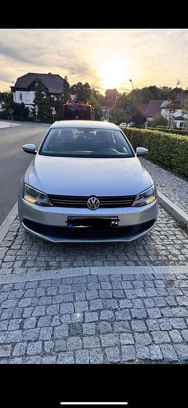 Silber Gebraucht 2012 VW Jetta Comfortline Limousine | 4.990 € (Guter Preis) - Bild 1/4