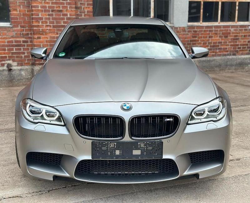Grau Gebraucht 2014 BMW M5 Performance Limousine | 79.999 € - Bild 1/4