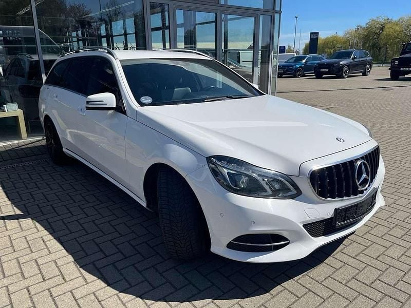 Gebraucht Mercedes E200 136 PS (100 kW) 2016 Polarweiss  unilack Kombi