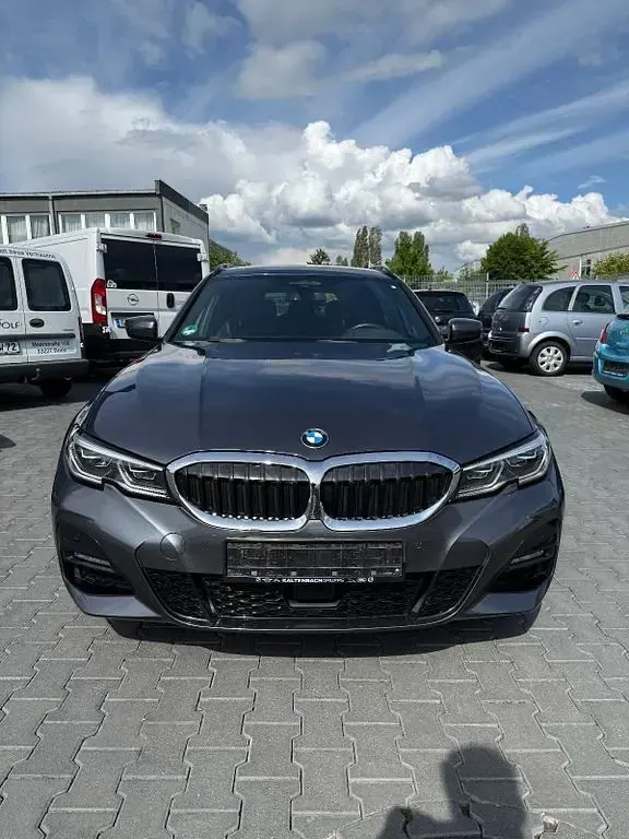 Gebraucht BMW 320 M Sport 190 PS (139 kW) 2026 Grau Kombi