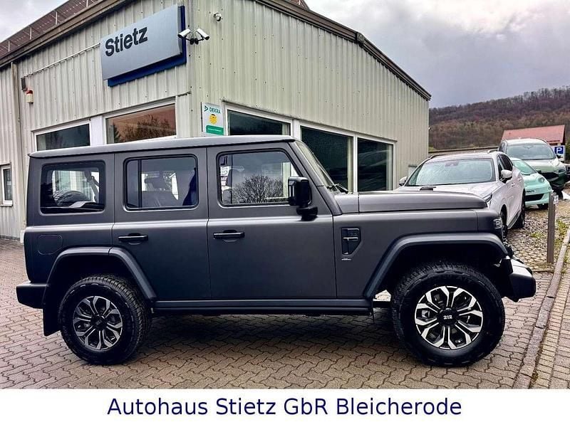 Neu BAW 212 166 PS (122 kW) 2026 Mattgrau SUV