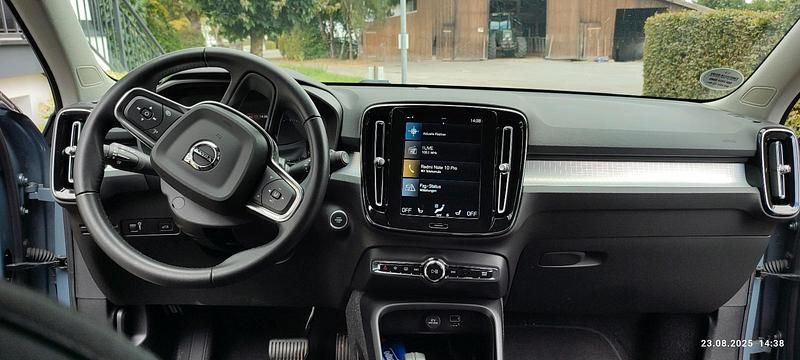 Grau Gebraucht 2021 Volvo XC40 Momentum SUV | 27.490 € (Superpreis) - Bild 1/4