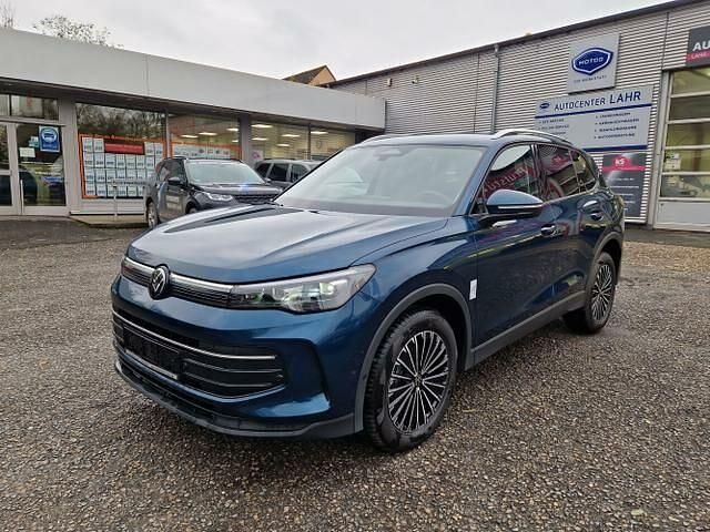 Nightshade blue metallic Gebraucht 2024 VW Tiguan Advance SUV | 45.780 € (Fairer Preis) - Bild 1/2