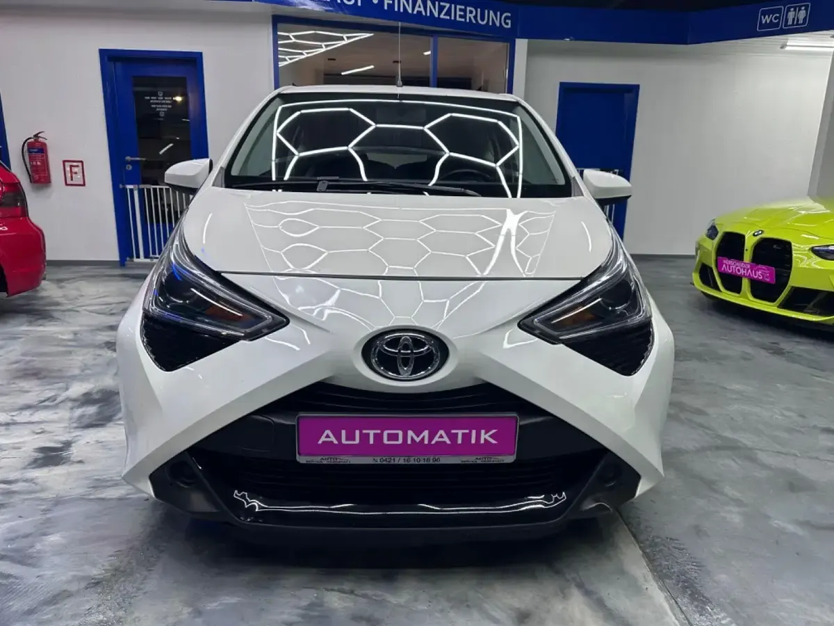 Gebraucht Toyota Aygo X-play 72 PS (52 kW) 2021 Weiß Kleinwagen