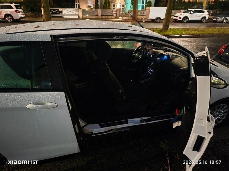 Gebraucht Ford B-MAX SYNC Edition 101 PS (74 kW) 2013 Weiß Van / Kleinbus