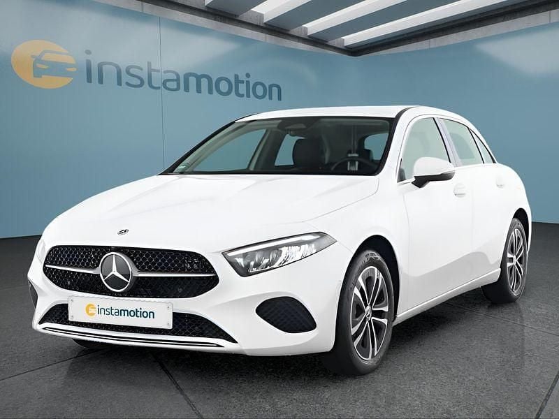 Weiß Gebraucht 2024 Mercedes A250 Kleinwagen | 31.599 € (Fairer Preis) - Bild 1/4
