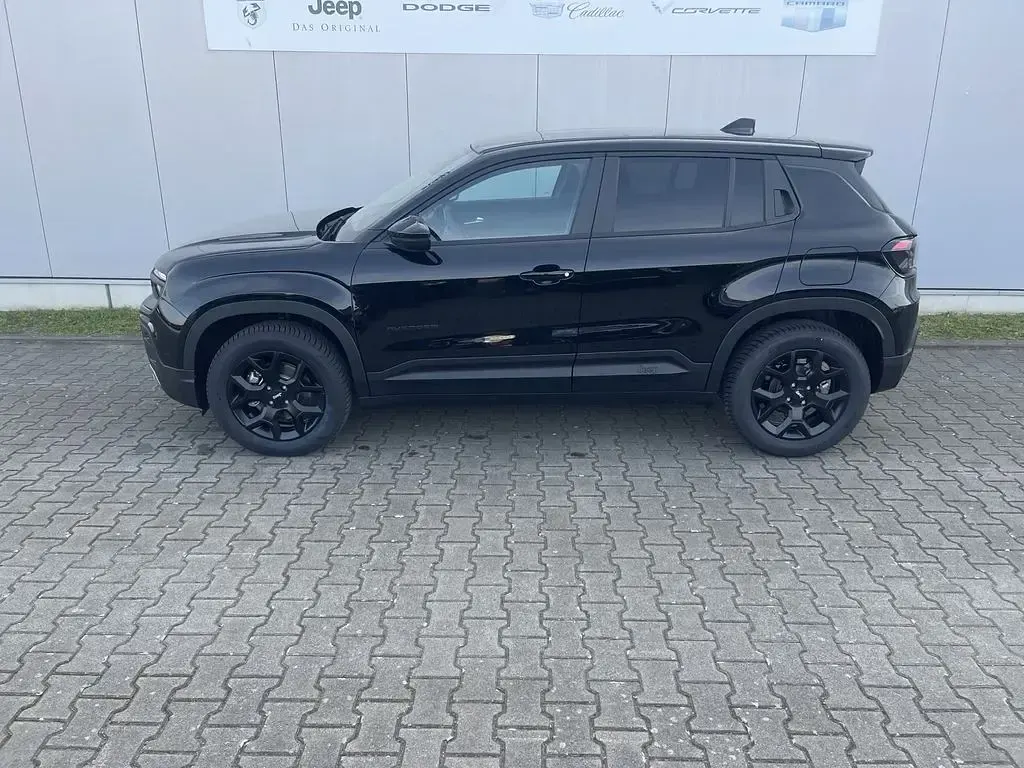 Neu Jeep Avenger Altitude 110 PS (80 kW) 2026 Schwarz SUV