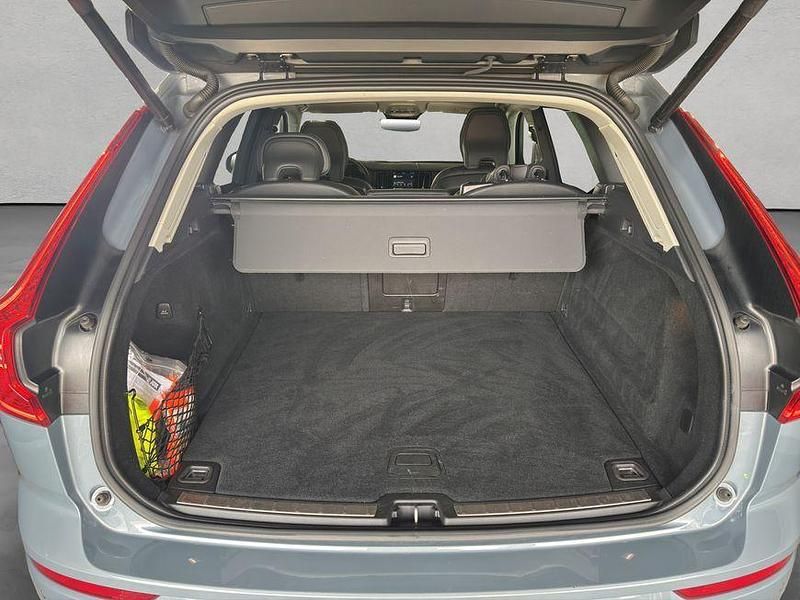 Gebraucht Volvo XC60 Plus 197 PS (144 kW) 2022 Thunder grey metallic SUV