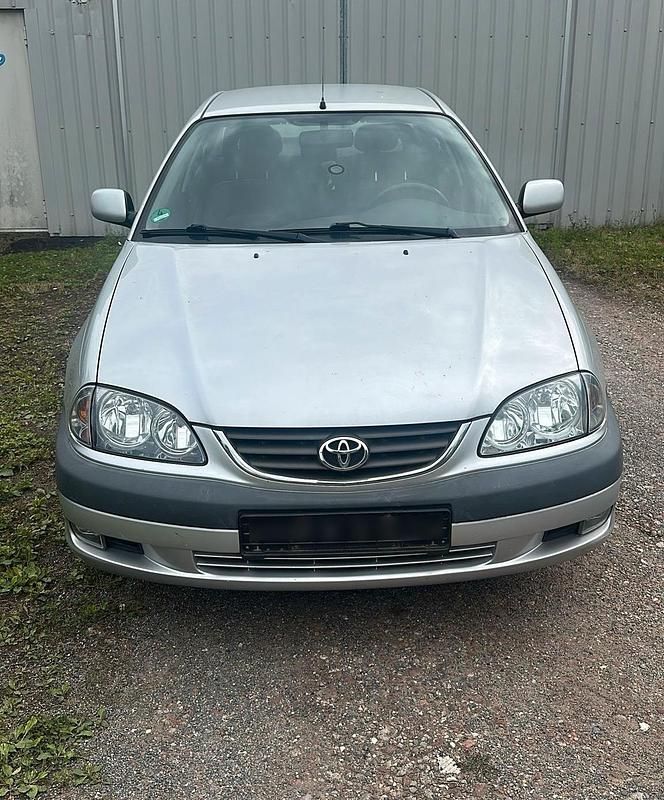 Silber Gebraucht 2001 Toyota Avensis Limousine | 1.999 € (Fairer Preis) - Bild 1/4