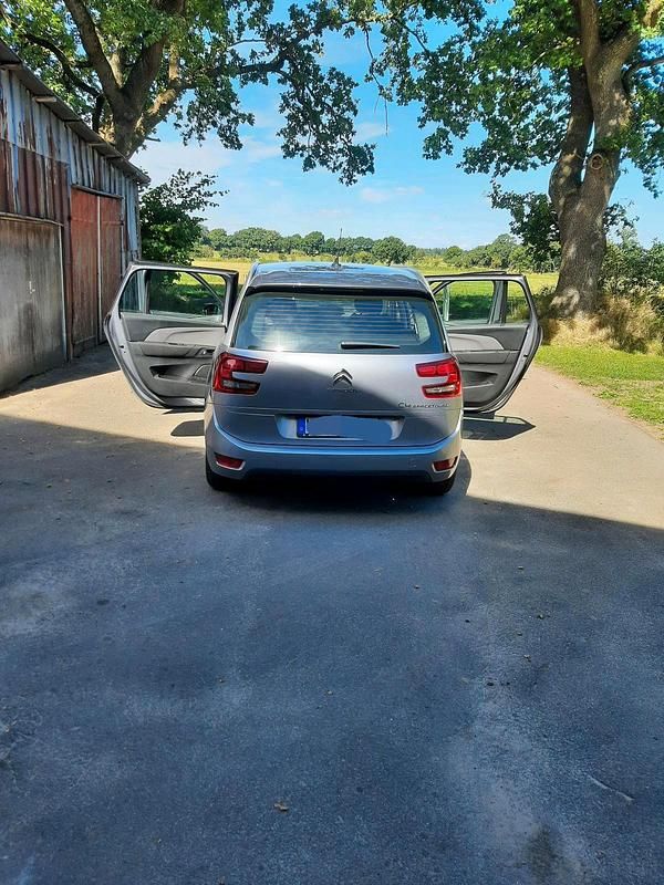 Grau Gebraucht 2021 Citroën Grand C4 Picasso Van / Kleinbus | 14.399 € (Guter Preis) - Bild 1/4