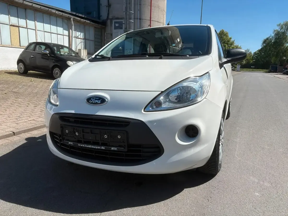 Gebraucht Ford Ka Ambiente 69 PS (50 kW) 2016 Weiß Kleinwagen